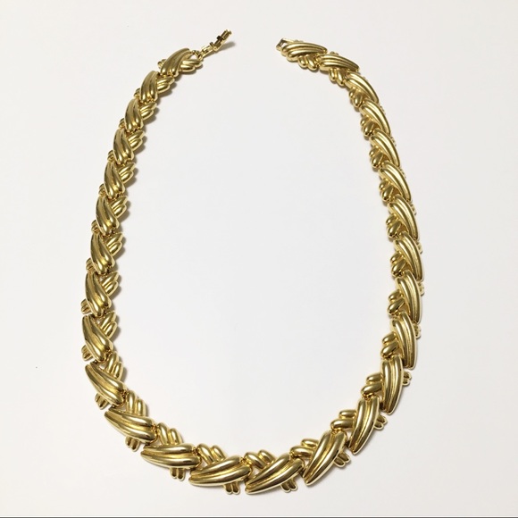 Vintage Chunky Gold Tone Link Necklace - Picture 2 of 8